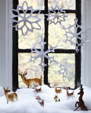 Christmas_Themed_Window_Displays_Reindeer