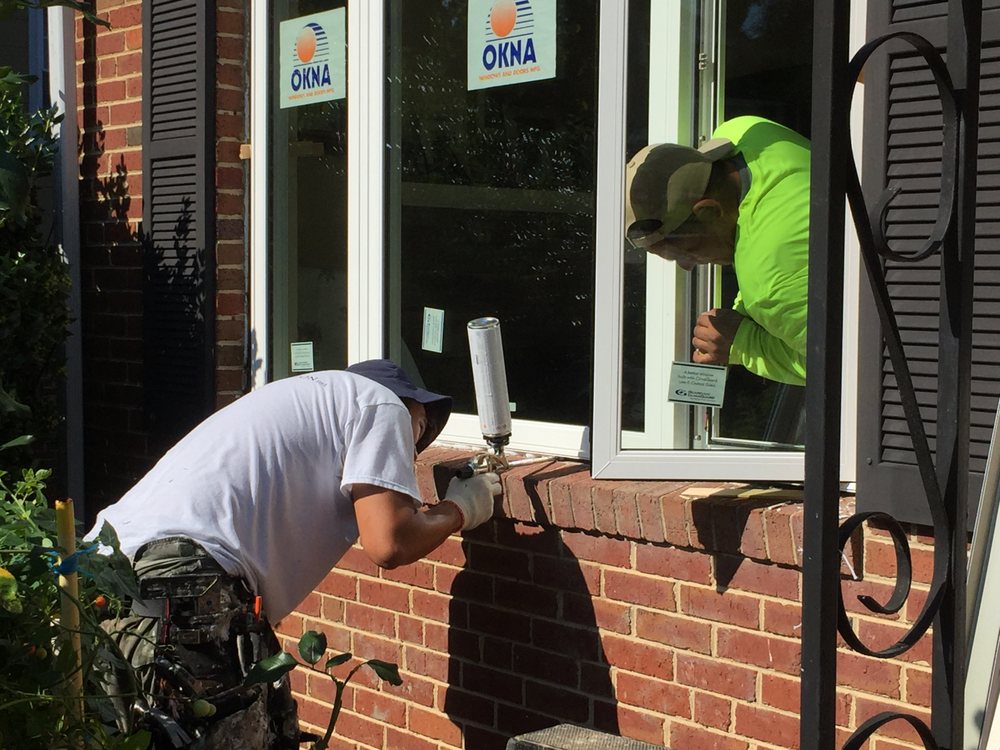 worker installing new replacement windows